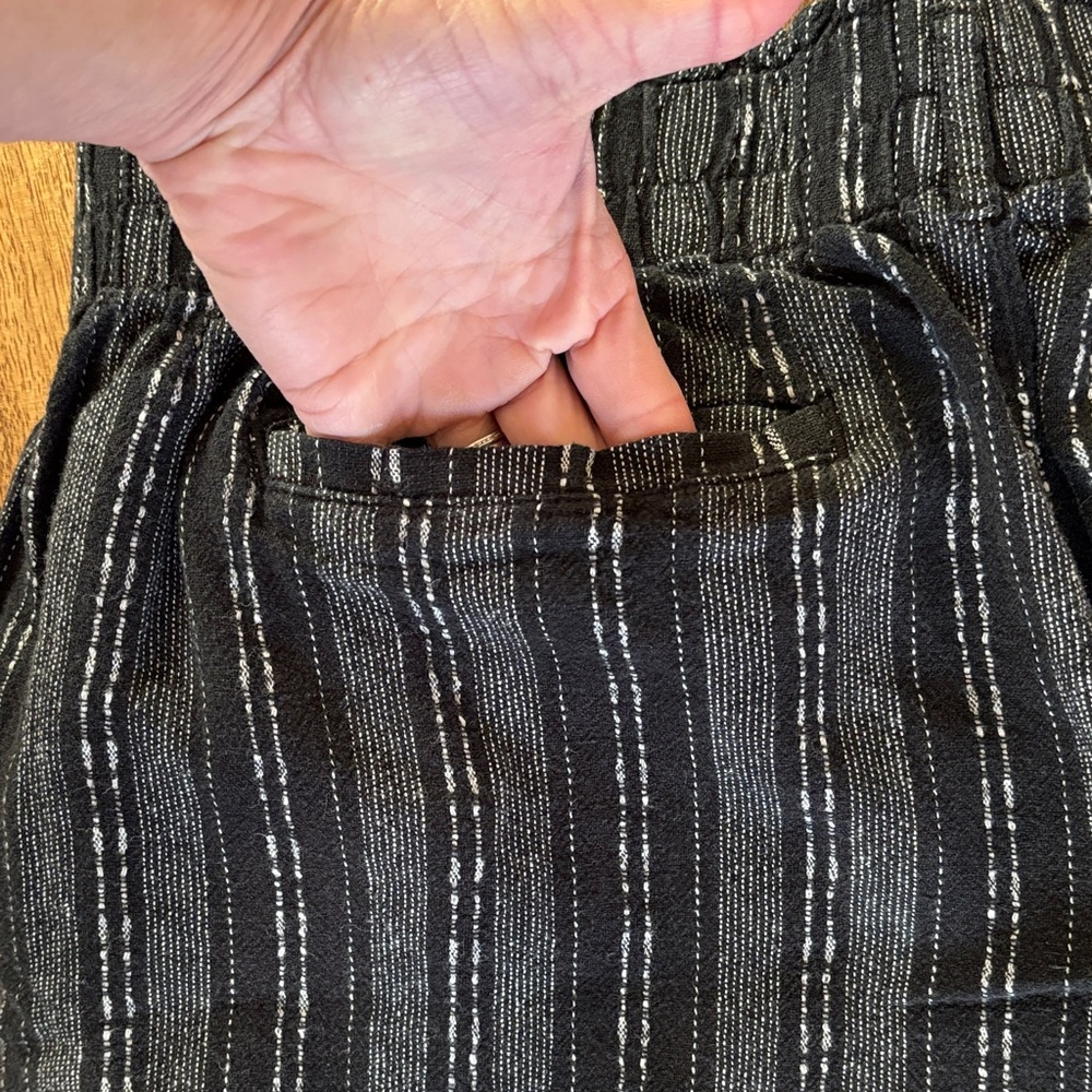 Briggs New York Black Striped Crop Pants - Picture 5 of 12